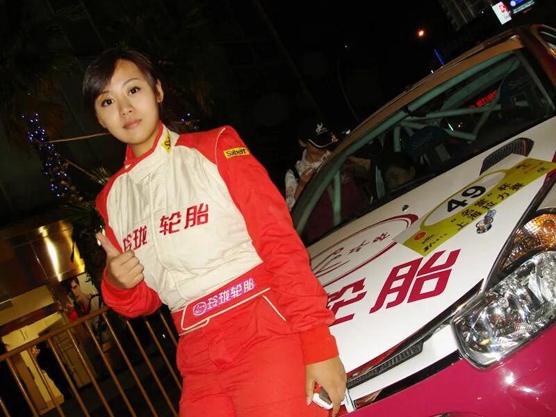 小游戏大全-中国第一代女赛车手，40岁决定去开网约车